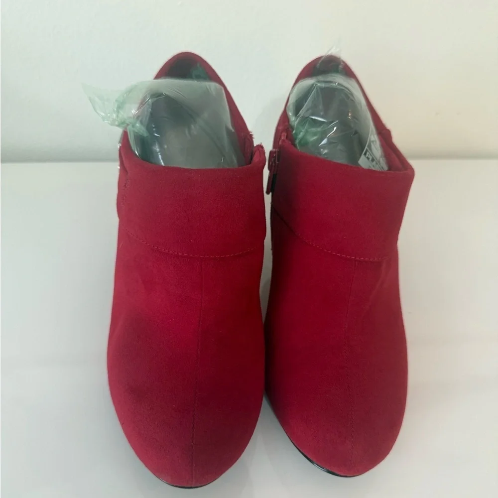 Faux Suede Aubrey Lynn Red Ankle Booties. 7M